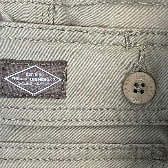 Lee Shorts Mens 32 Khaki Tan Dungarees Belted Wyoming Cargo Outdoor RN 130273 - Picture 9 of 12